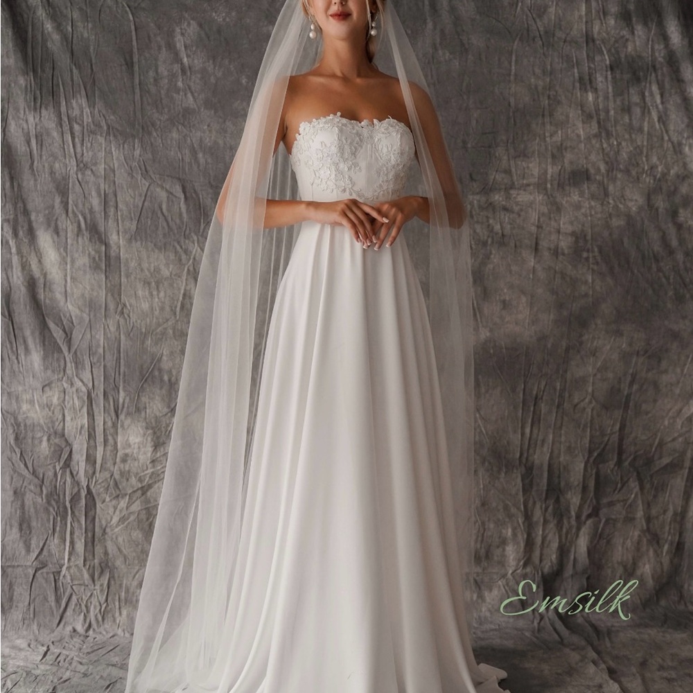 Elegant White Strapless Wedding Dress